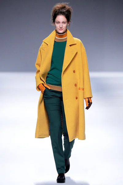 Look 16